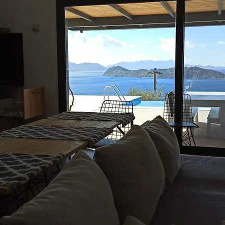 Villa Saranda *