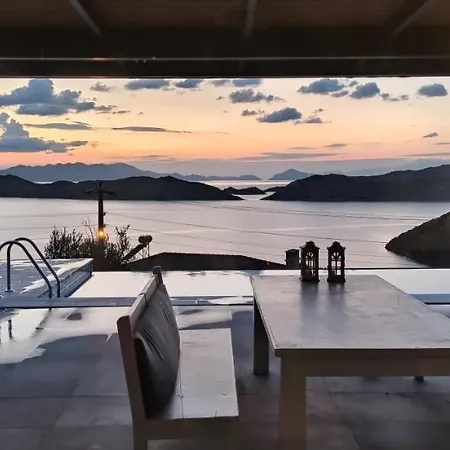 Saranda Villa *