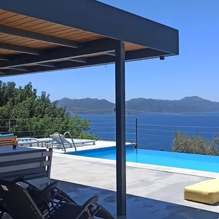 Villa Saranda *
