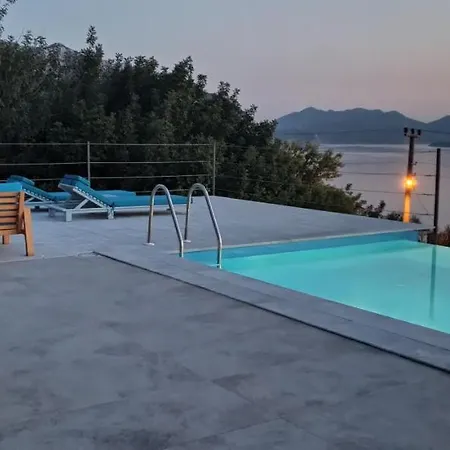 Villa Saranda *
